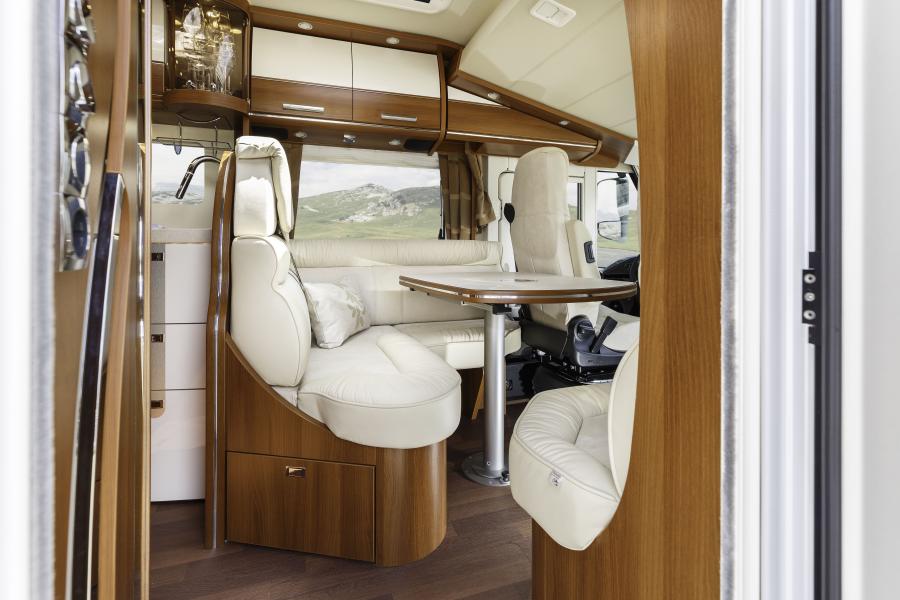 Интерьер Carthago Chic C-Line I Superior 2016 года  (фото 7 из 11)